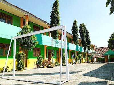 Lapangan Olahraga – SMK AL MAARIF BUMIAYU