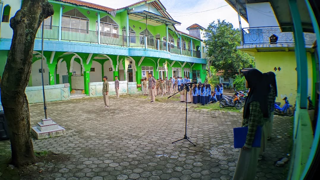 Lapangan Olahraga – SMK DARUL FALAH AL-MASHOEMIYAH BUMIAYU