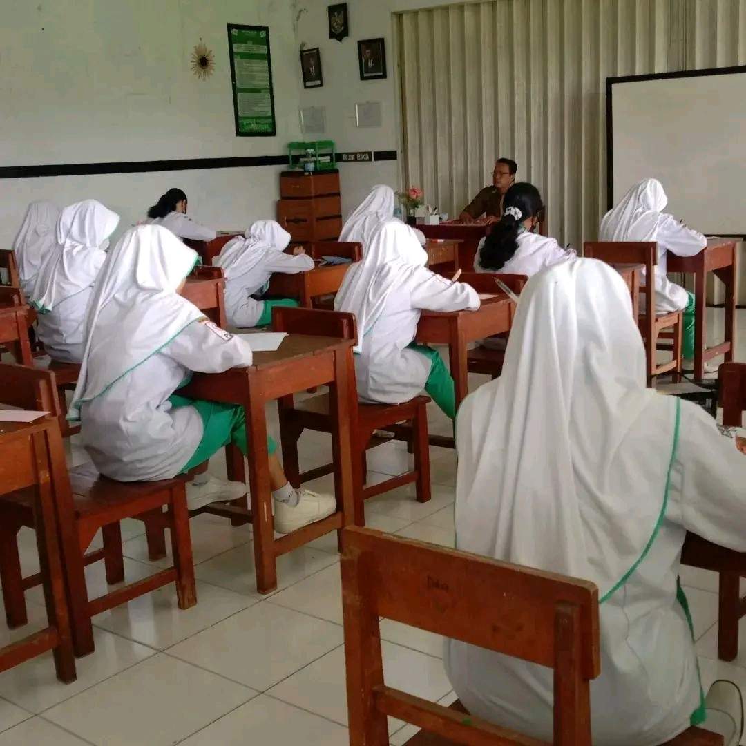 Ruang Kelas – SMK AMILIA PAGUYANGAN