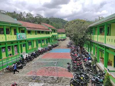 Lapangan Olahraga – SMK MA`ARIF NU PAGUYANGAN