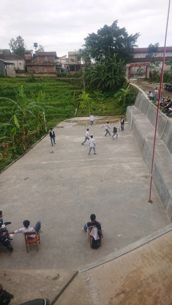 Lapangan Olahraga – SMK MA`ARIF NU 03 SIRAMPOG