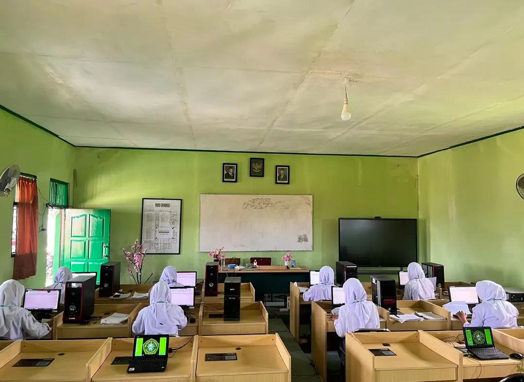 Fasilitas Lainnya – SMK MAARIF NU 1 SIRAMPOG