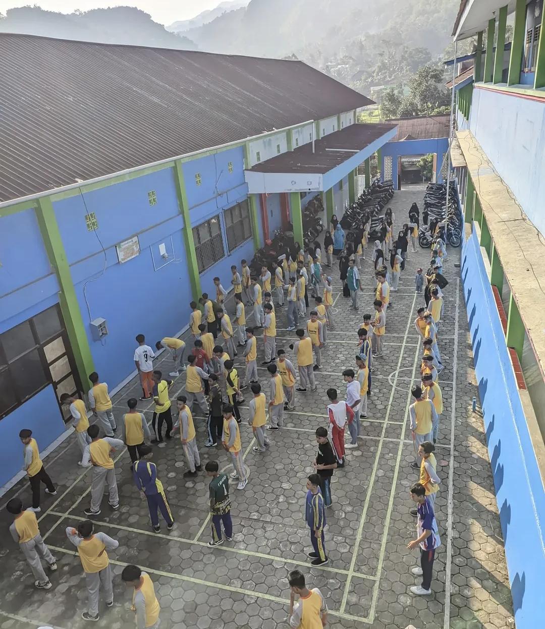 Lapangan Olahraga – SMK MUHAMMADIYAH 2 SIRAMPOG