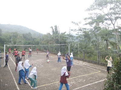 Lapangan Olahraga – SMK IZZUL ISLAM SALEM