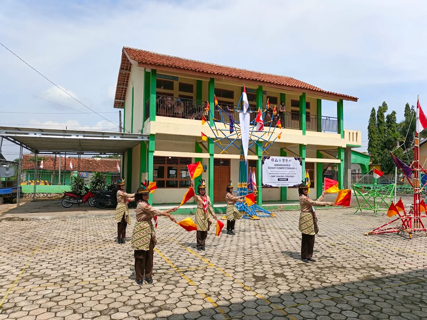 Lapangan Olahraga – SMK YANURIS TONJONG