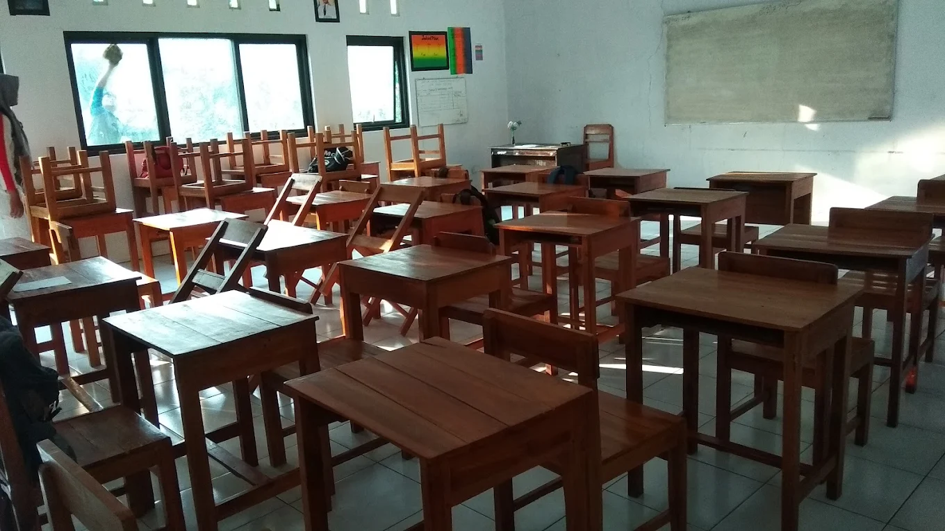Ruang Kelas – SMK YASPIA TONJONG