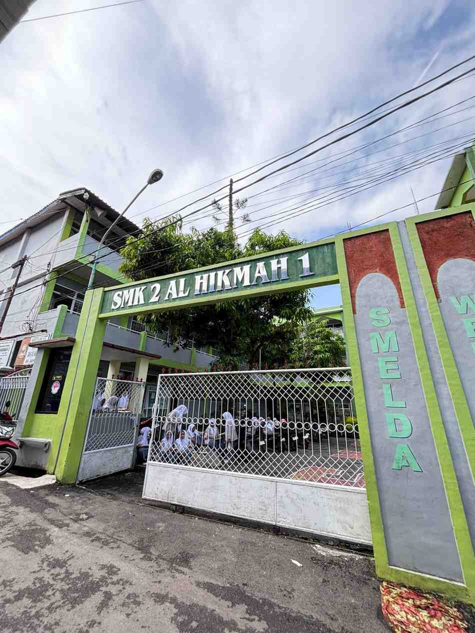 Foto Sekolah – SMK AL HIKMAH 2 SIRAMPOG
