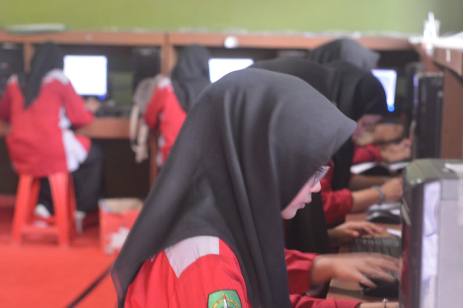 Fasilitas Lainnya – SMK AL HIKMAH 2 SIRAMPOG
